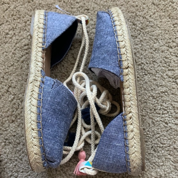 Brand New Toms - Picture 2 of 13